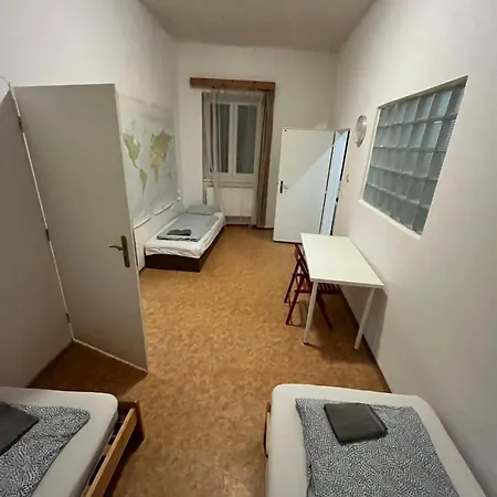 Near Main Railway And Bus Station, Vankovka Apartment